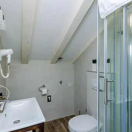 アパート Life - Two Bedroom With Balcony And Sea View