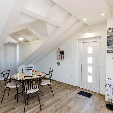 Life - Two Bedroom With Balcony And Sea View *