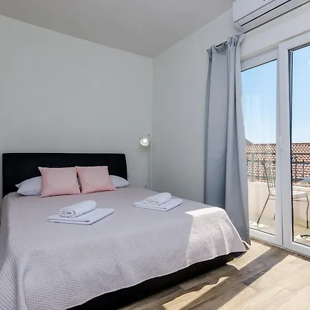 Life - Two Bedroom With Balcony And Sea View Apartment