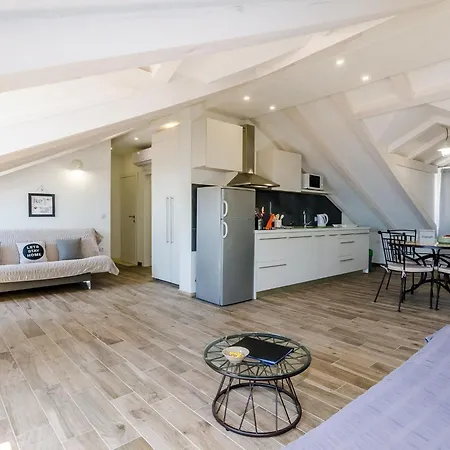 Apartment Life - Two Bedroom With Balcony And Sea View