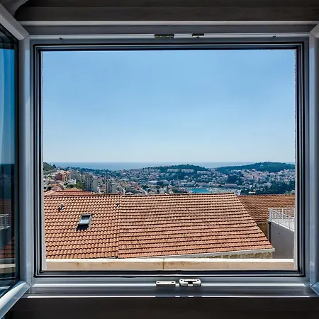 Apartment Life - Two Bedroom With Balcony And Sea View *