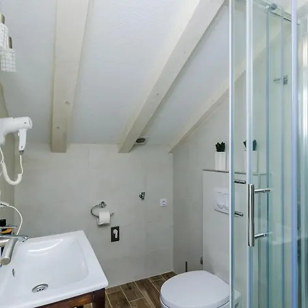 Life - Two Bedroom With Balcony And Sea View *