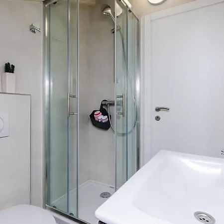 Life - Two Bedroom With Balcony And Sea View