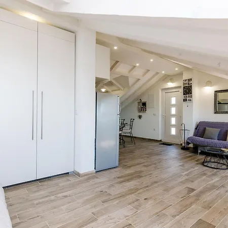 Life - Two Bedroom With Balcony And Sea View *