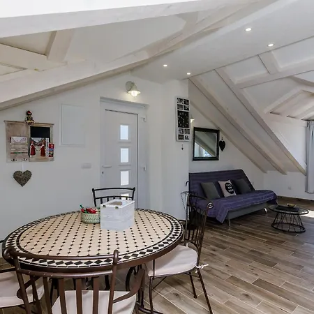 아파트 Life - Two Bedroom With Balcony And Sea View