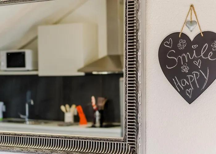 Life - Two Bedroom With Balcony And Sea View شقة *