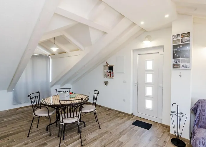 Life - Two Bedroom With Balcony And Sea View *