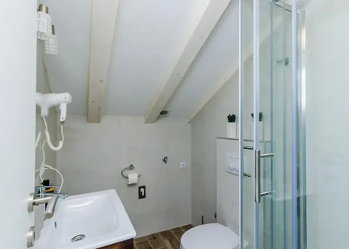 Life - Two Bedroom With Balcony And Sea View *