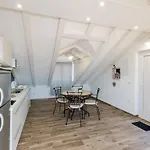 Life - Two Bedroom With Balcony And Sea View Apartment