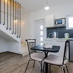Life - Two Bedroom With Balcony And Sea View Apartment *