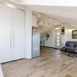 Life - Two Bedroom With Balcony And Sea View *