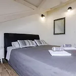 Life - Two Bedroom With Balcony And Sea View Apartment