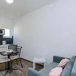Apartment Life - Two Bedroom With Balcony And Sea View *