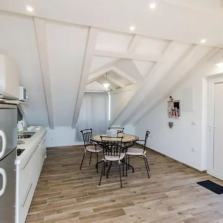 Life - Two Bedroom With Balcony And Sea View Apartmán