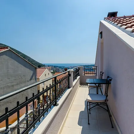 Life - Two Bedroom With Balcony And Sea View *