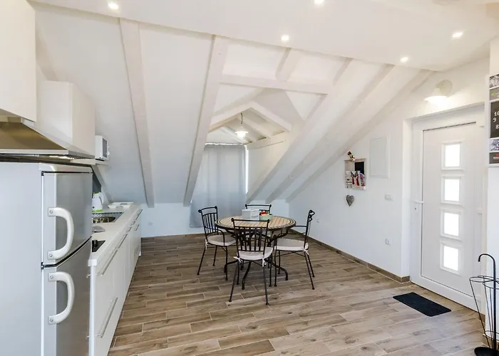 Life - Two Bedroom With Balcony And Sea View Apartment