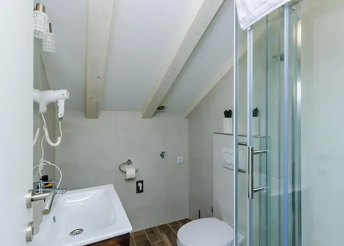 Apartment Life - Two Bedroom With Balcony And Sea View