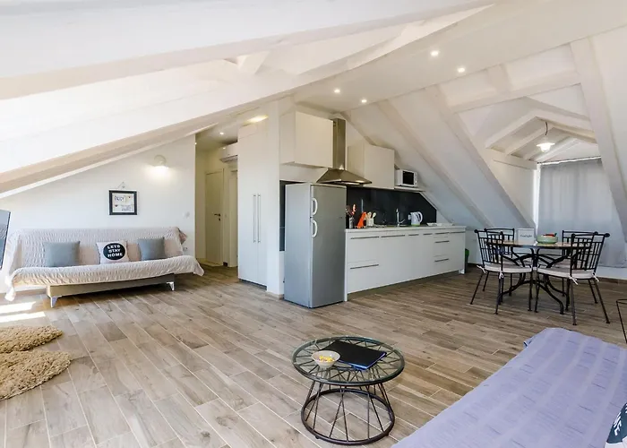 Apartment Life - Two Bedroom With Balcony And Sea View