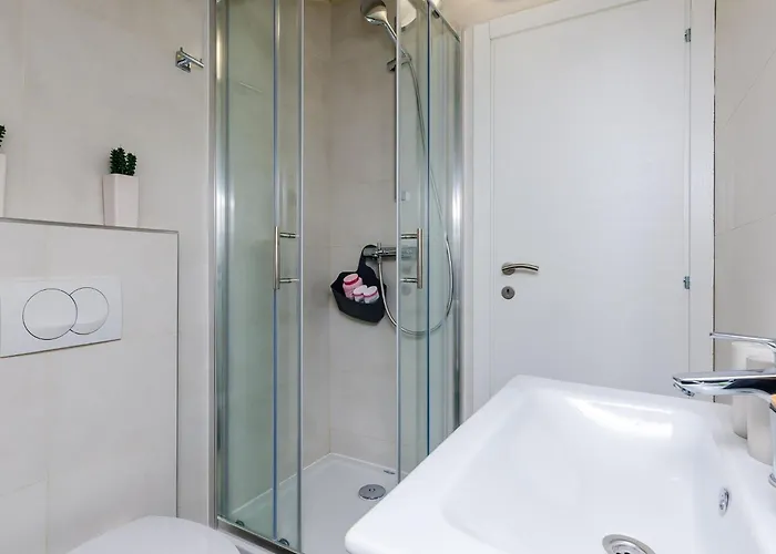 Life - Two Bedroom With Balcony And Sea View