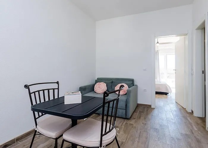 Life - Two Bedroom With Balcony And Sea View Apartment