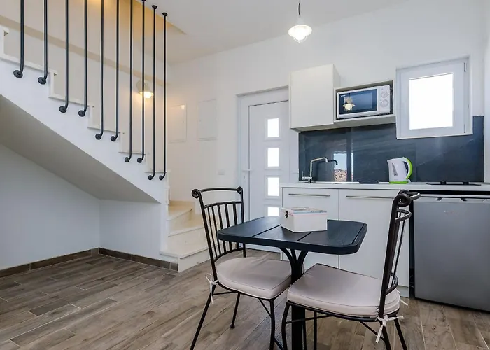 Life - Two Bedroom With Balcony And Sea View Apartment *