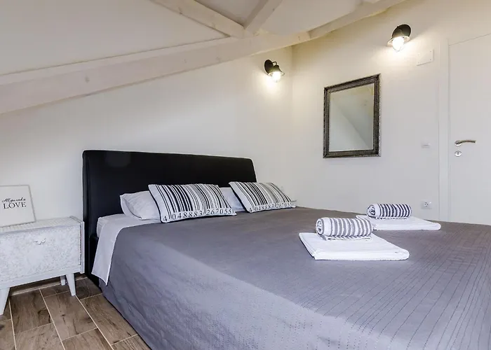 Life - Two Bedroom With Balcony And Sea View Apartment