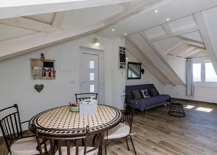 Apartment Life - Two Bedroom With Balcony And Sea View