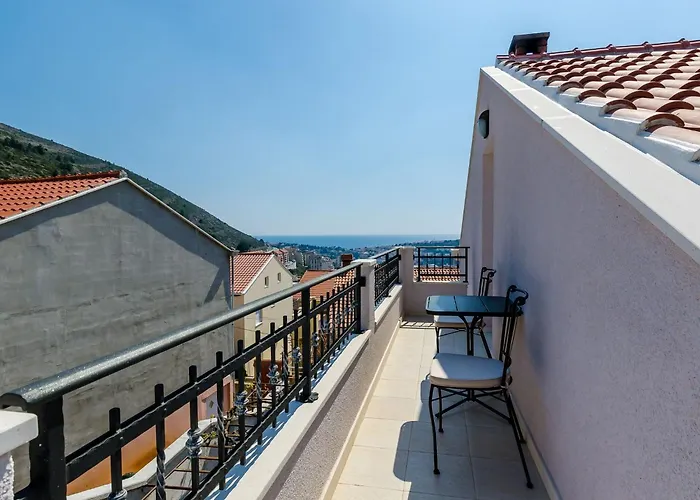 Life - Two Bedroom With Balcony And Sea View *